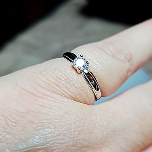 1 Carat Moissanite Ring